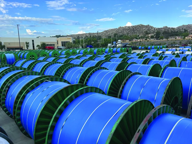 Erdi-tentsioko eta behe-tentsioko potentzia-kableen arteko aldea.